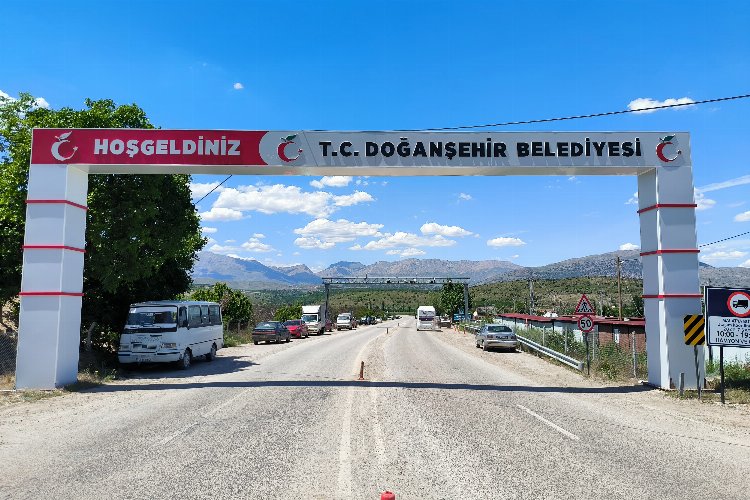 Doğanşehir'in giriş takı yenilendi