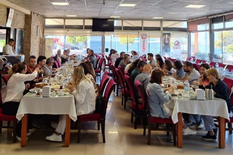 İzmir'de öğretmenler kahvaltıda buluştu