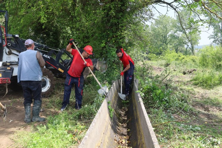 Kocaeli Bayraktar'da tarımsal sulama kanallarına temizlik